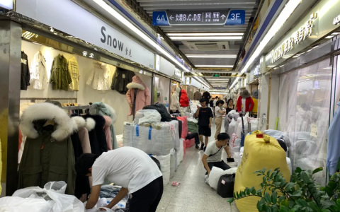 哪里的衣服批发最便宜质量又好（几块钱一件衣服）