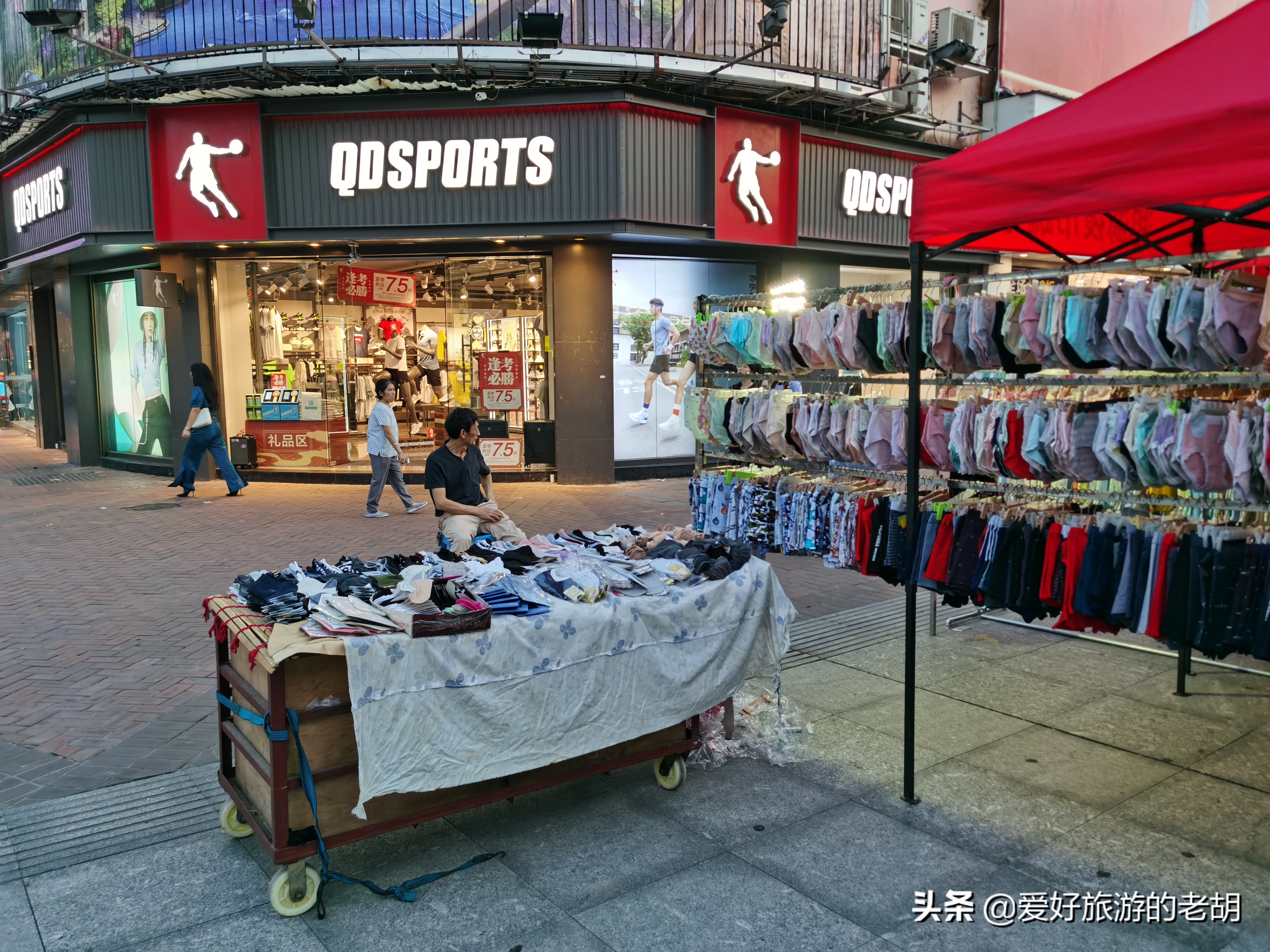 建在烂尾楼上的长沙批发市场，曾是河西大型市场，晚上还有夜市